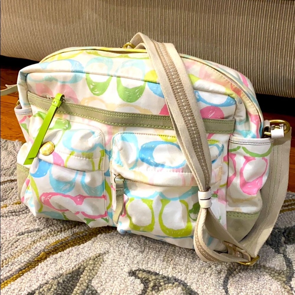 💕 Coach medium authenticate multicolor travel bag